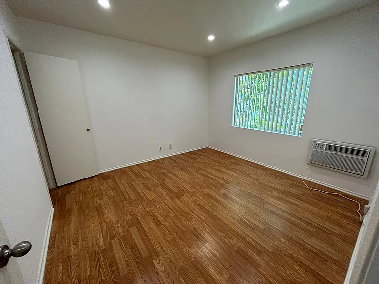 10722 Missouri Ave #6 — Photo 10