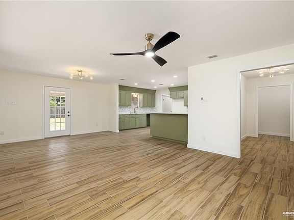 4th image of 214 Santa Fe St