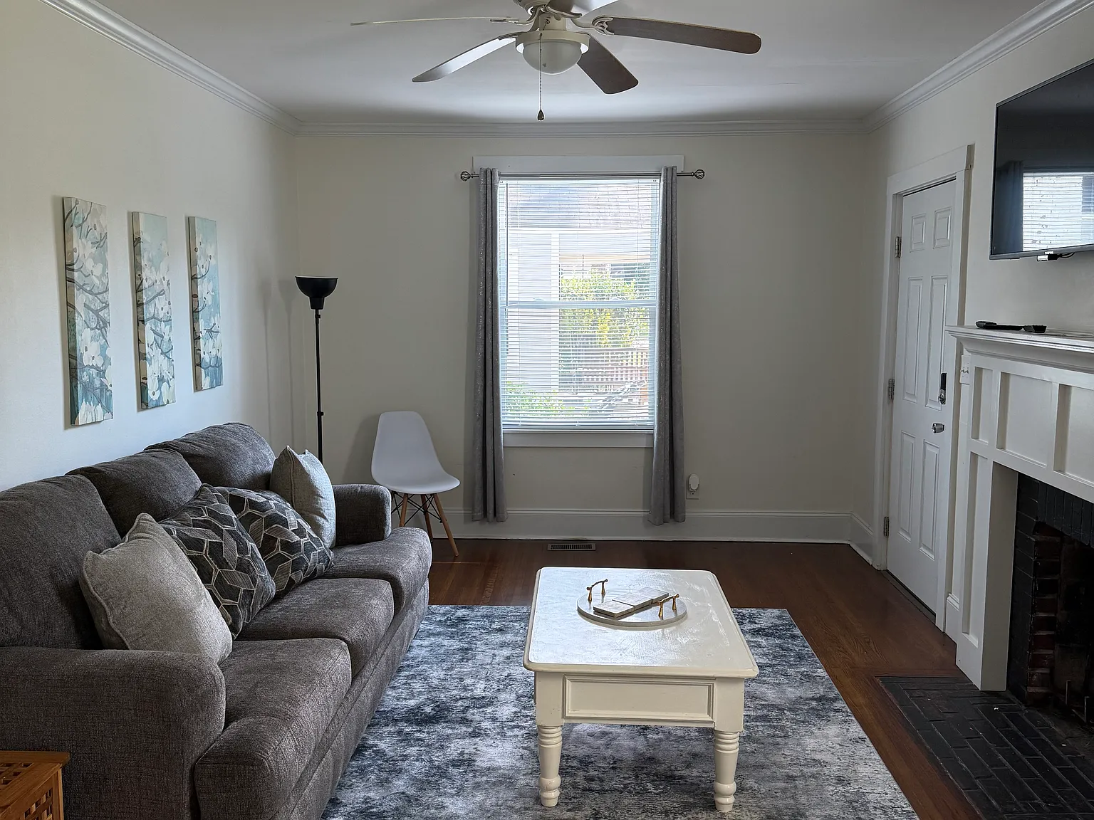 2 bed, 1058 sqft, $1,850 — Photo 2