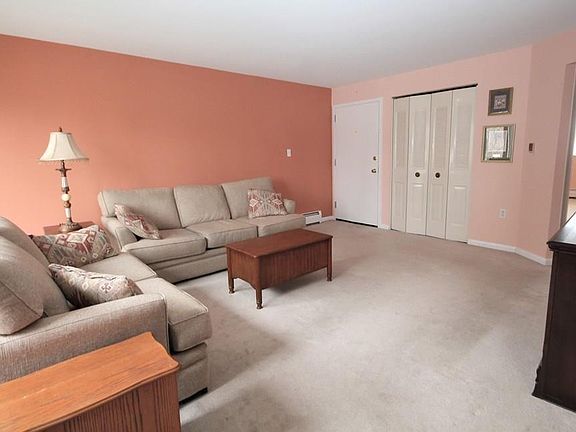 4th image of 58 Edgelawn Ave APT 11