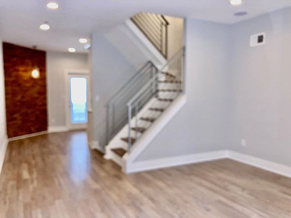 4th image of 2040 Coral St