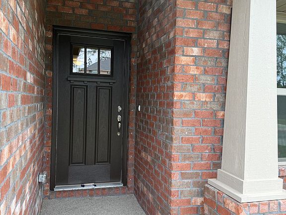 2nd image of 197 Ridgeway Cir