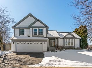 375 Wildberry Ln, Bartlett, IL 60103