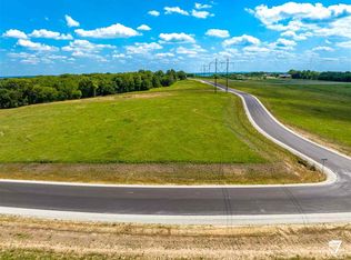 14409 Wildwood Cir, Wamego, KS 66547