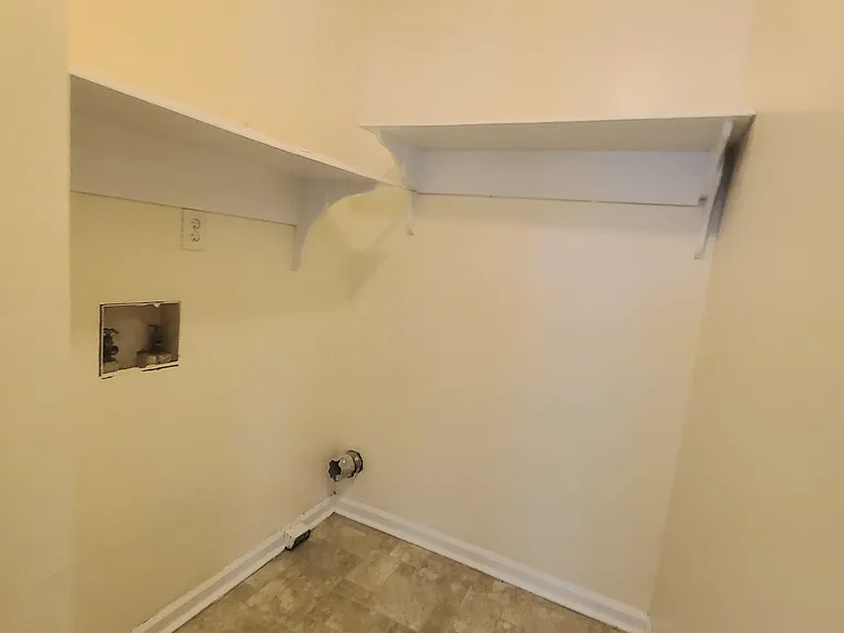 1210 Holden Dr — Photo 6