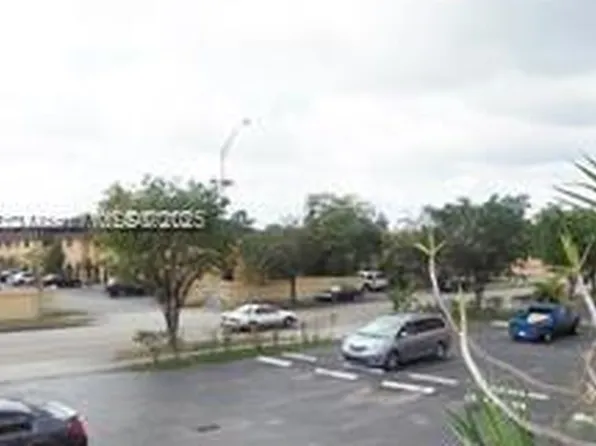 1305 W 46th St APT 230, Hialeah, FL 33012