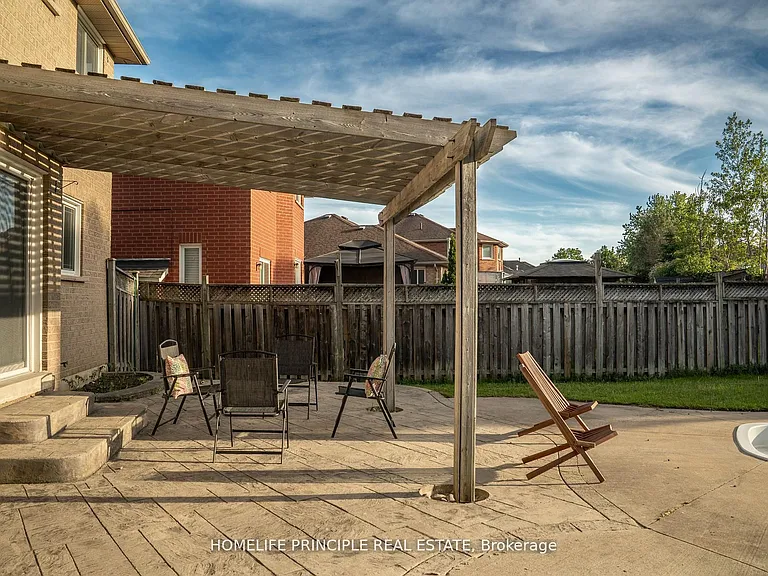 88 Loon Ave #MAIN — Photo 22