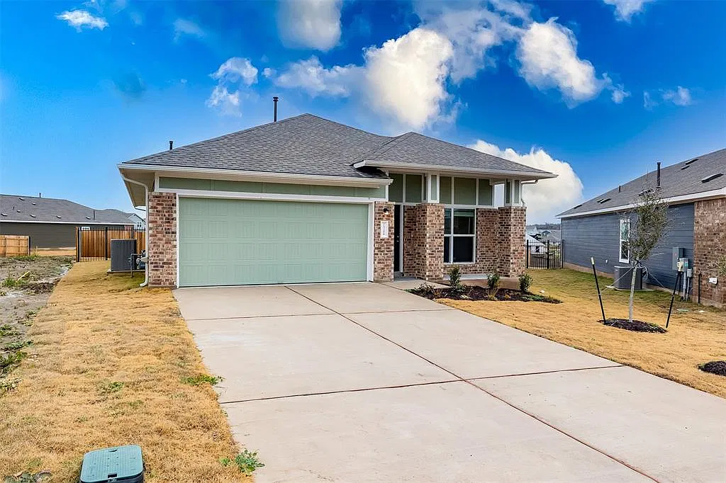 3 bed, 1474 sqft, $1,925 — Photo 1