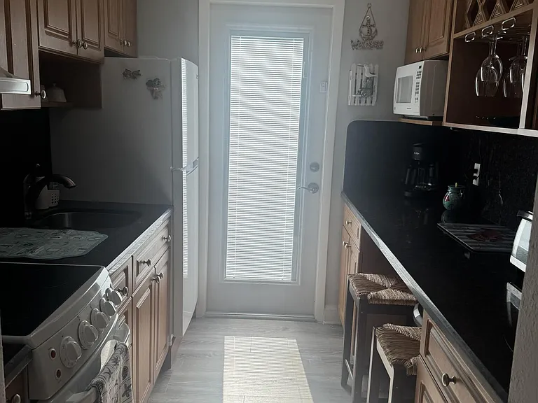 315 Van Buren St #203B — Photo 6