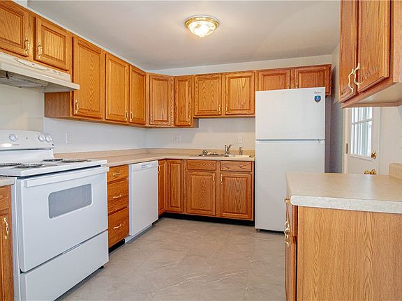 3rd image of 489 Caldwell Cir