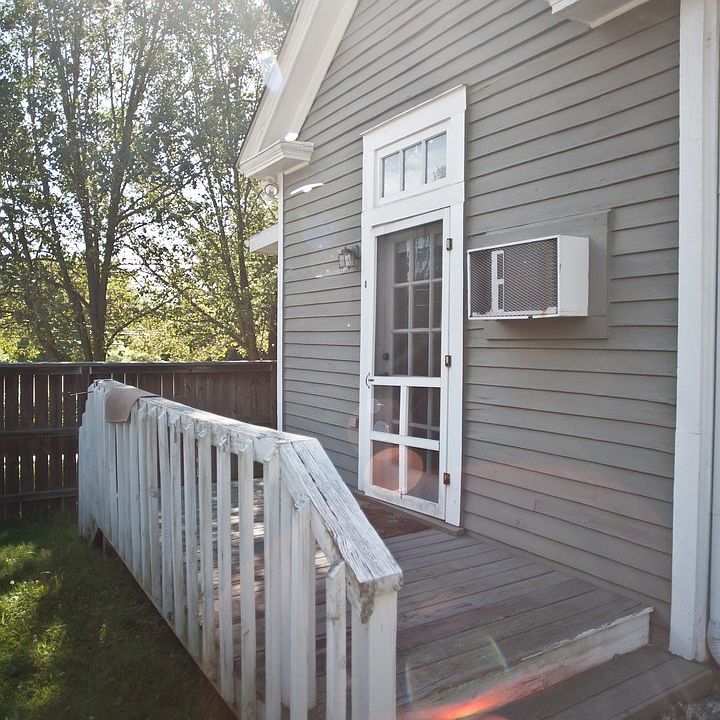 1st image of 639 N Columbia St APT D