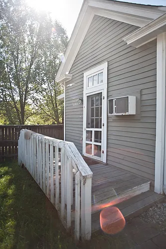 639 N Columbia St #D Photo 1