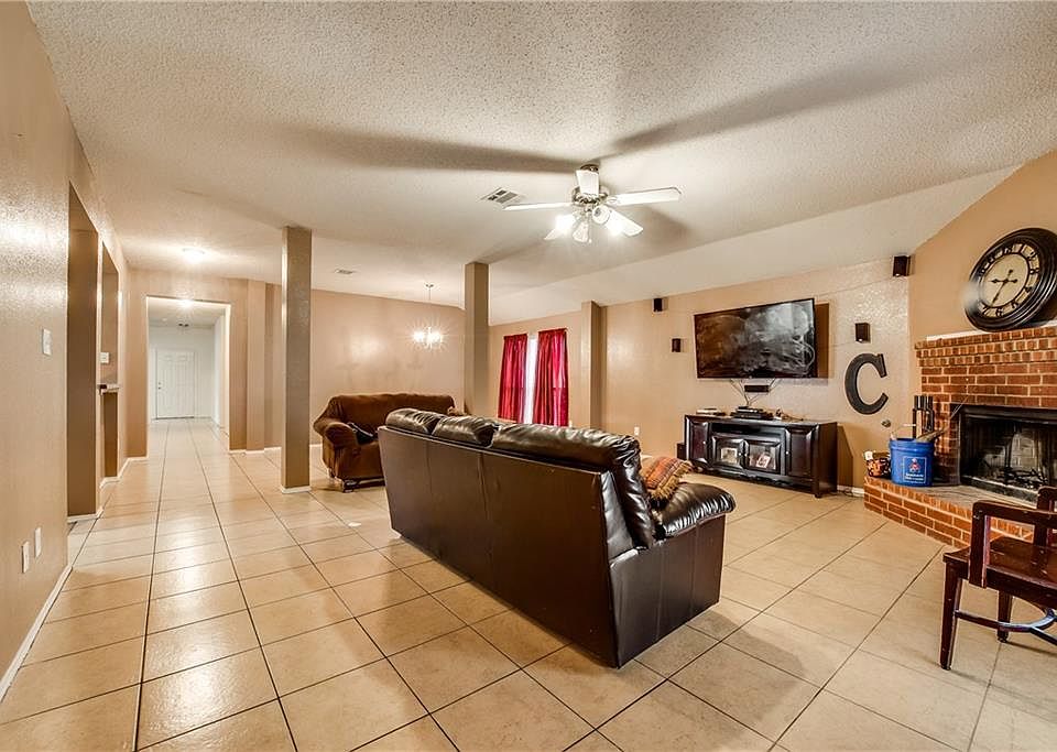 1st image of 1307 Chapman Dr