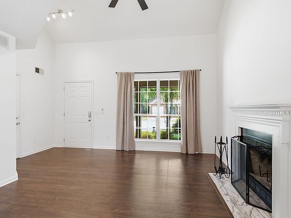 5th image of 403 Reigh Ct