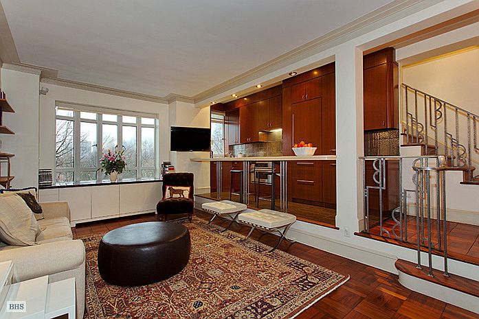 2nd image of 25 Central Park W APT 6K