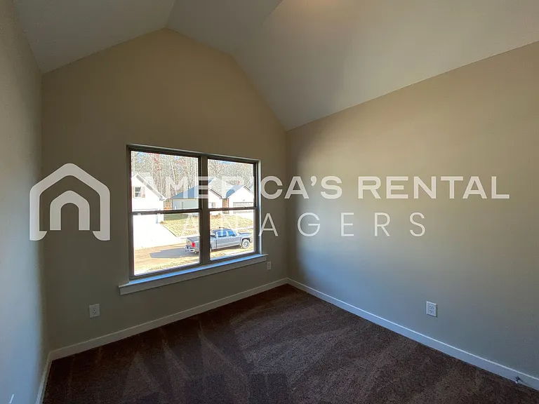 7940 Saint James Dr — Photo 25