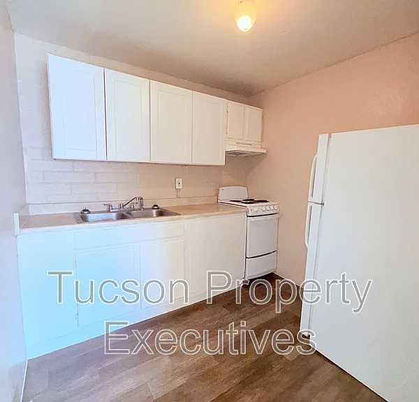2411 S 6th Ave #8 — Photo 2