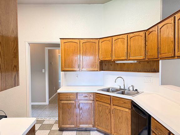 5th image of 5785 Phyllis Ln
