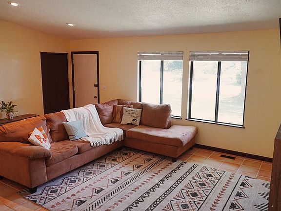 4th image of 3787 Northmeadow Rd