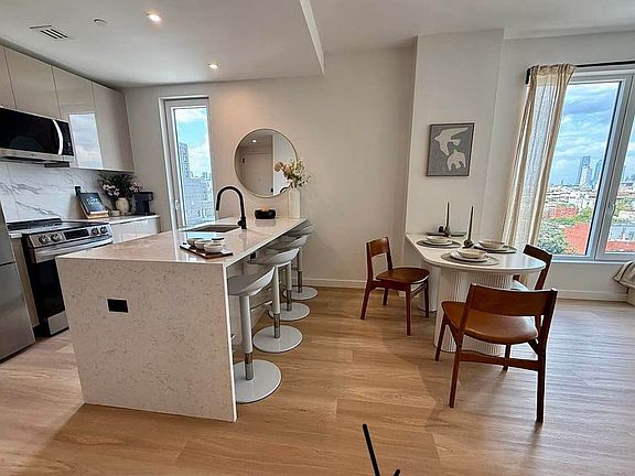 2nd image of 74 West St #4