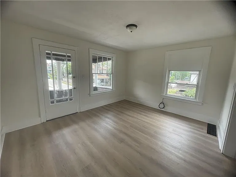 1439 Maryland Ave — Photo 24