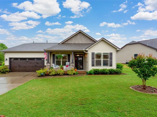 709 Rockstone Dr, Seneca, SC 29678