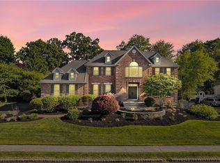 28 King Arthur Ct, New City, NY 10956