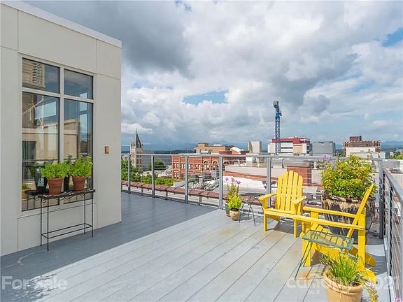 3rd image of 59 College St #404