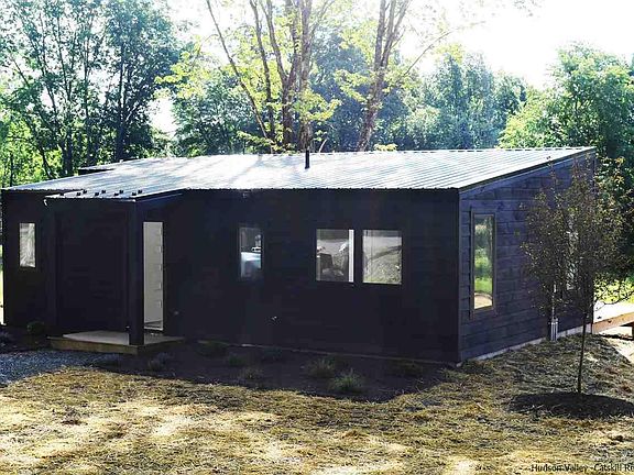 3rd image of 30 Pine Ln