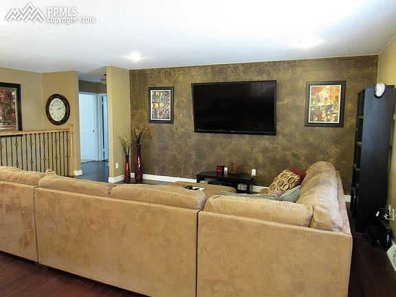 Spacious Living Room!