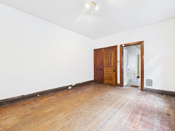 3rd image of 719 W King St