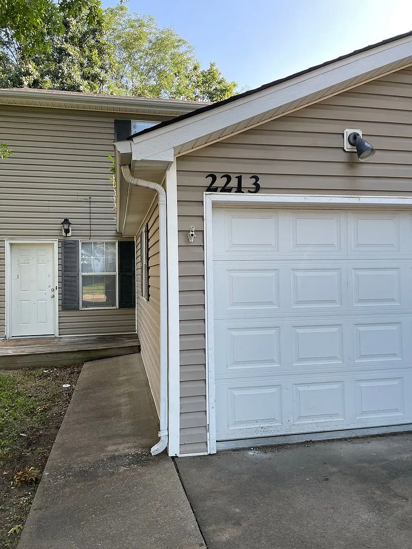 2213-2215 Live Oak Ln. — Photo 1