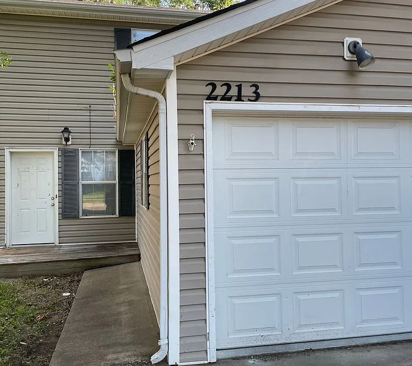 2213-2215 Live Oak Ln