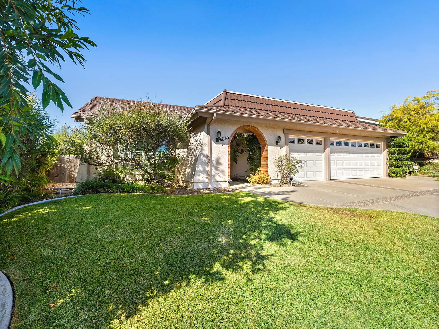 4 bed, 1890 sqft, $5,400 — Photo 3
