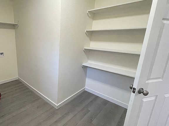 5th image of 4939 Corrigan Ave