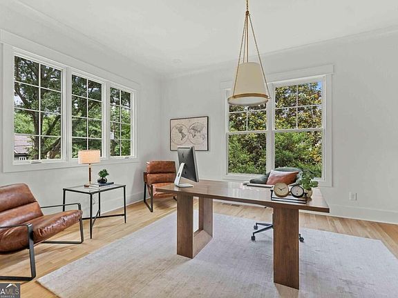 3rd image of 915 Amsterdam Ave