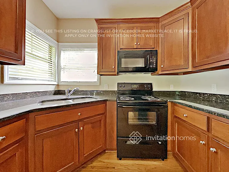 658 Royal Crest Ct — Photo 7