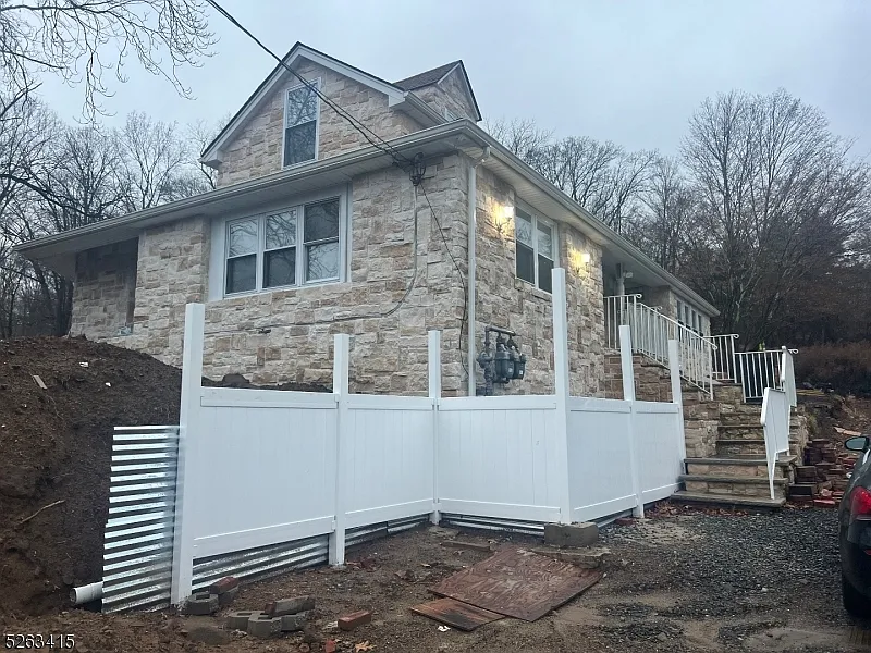 1 bed, 1.0 bath, $2,400 — Photo 1