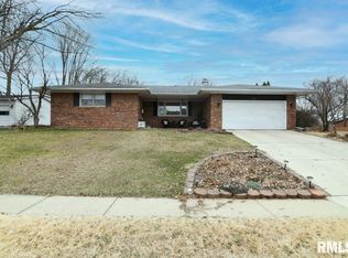 101 Cartwright Dr, Springfield, IL 62704