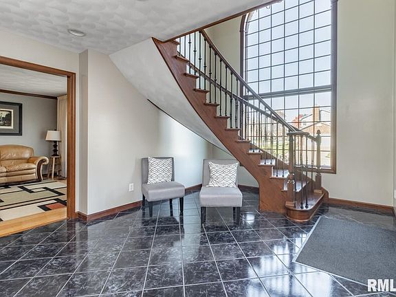 3rd image of 72 Hyde Park Dr