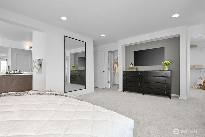 5th image of 4726 88th Drive NE