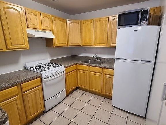 3rd image of 340 E 49th St #1AD