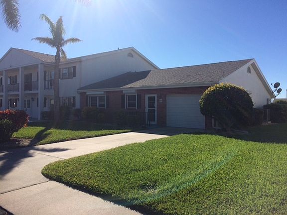 Gorgeous End Unit with Garag