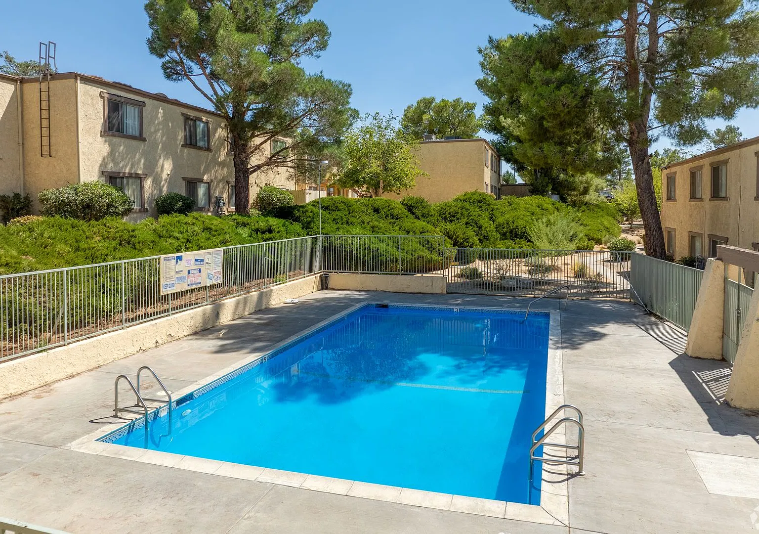 2 bd / 1 ba Apartment in Victorville — Photo 2