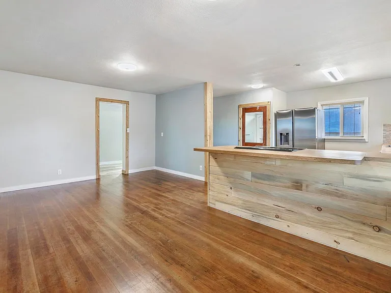 3321 Addison Ave E — Photo 16