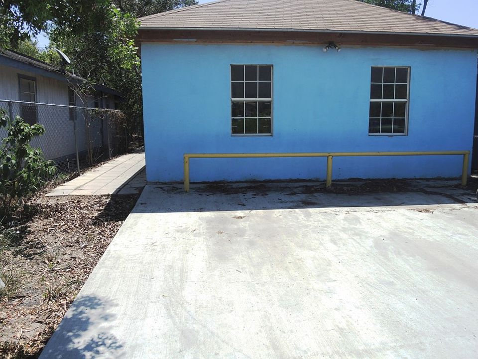 1st image of 906D S Salinas Blvd
