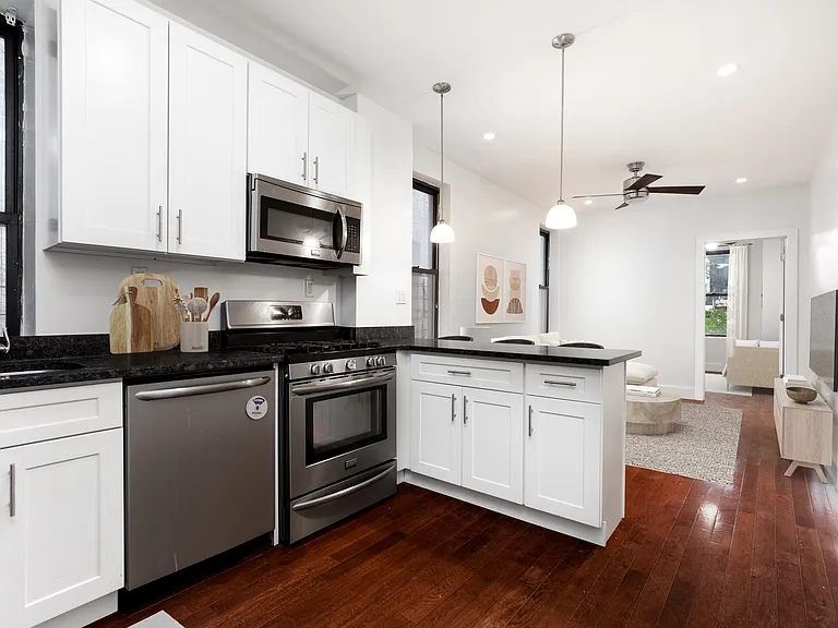 223 Bainbridge St #3R — Photo 3