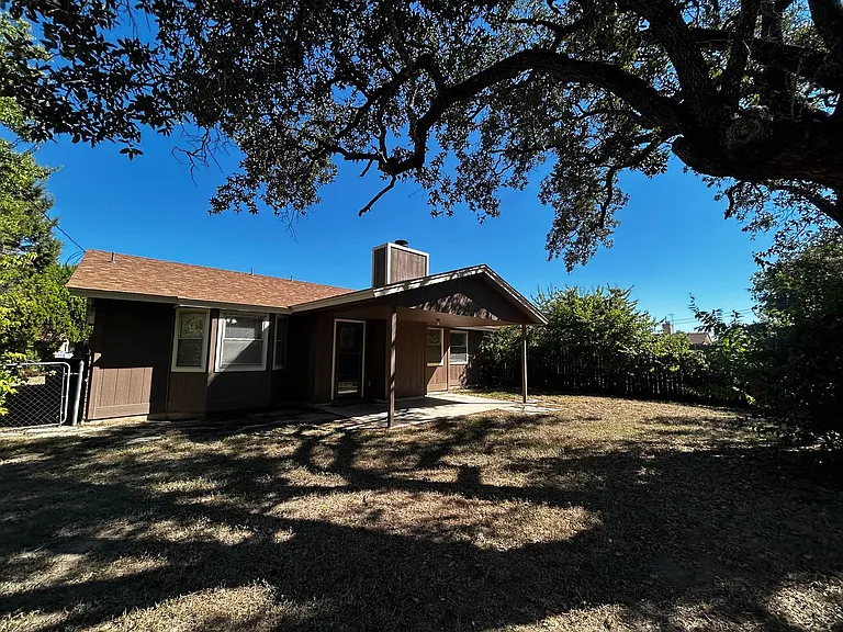 215 Bridle Dr — Photo 23