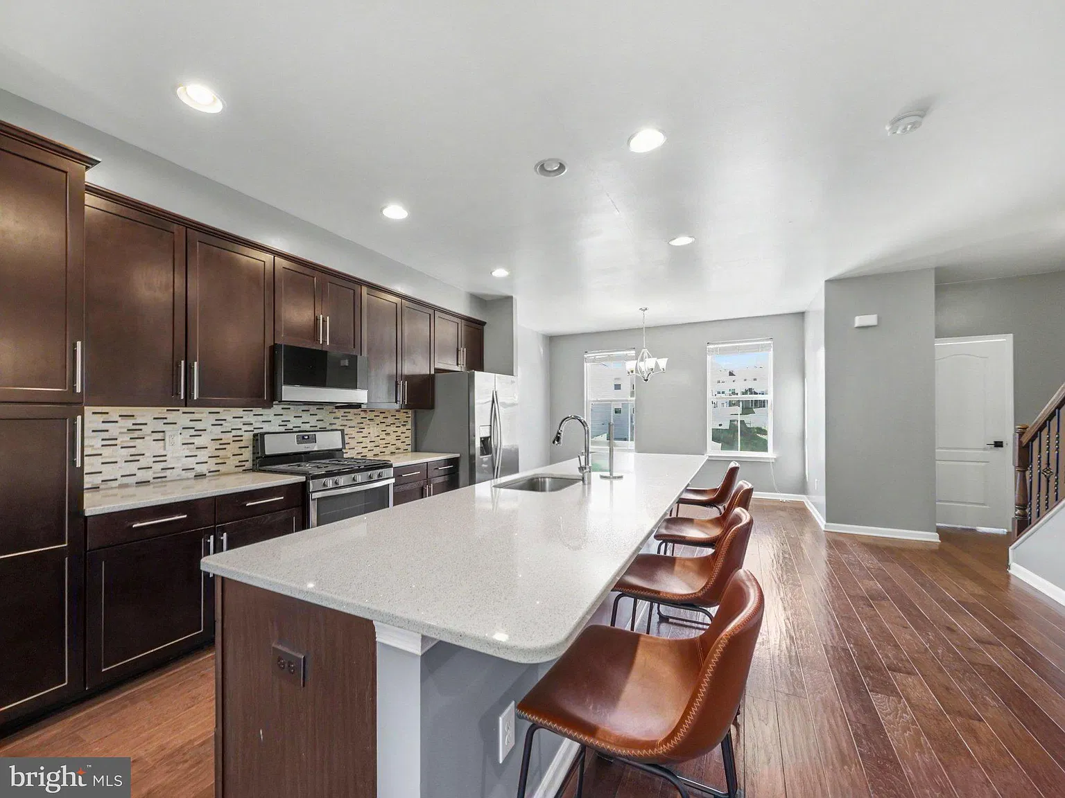 3 bed, 2.5 bath, 2052 sqft, $2,650 — Photo 4