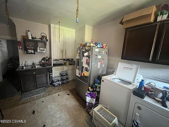 5th image of 444 W 6th St